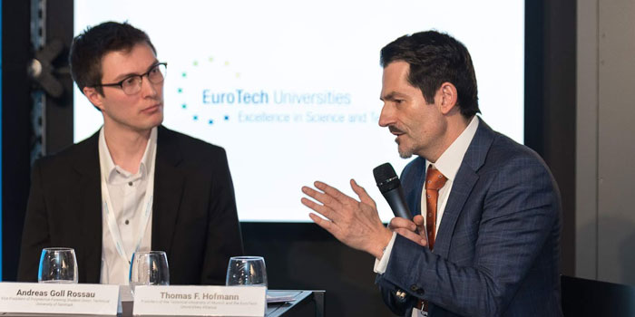 TUM's President Thomas F. Hoffmann in dialogue with Andreas Goll Rossau, Vice President of DTU's Student Union. Photo: Eric Berghen.