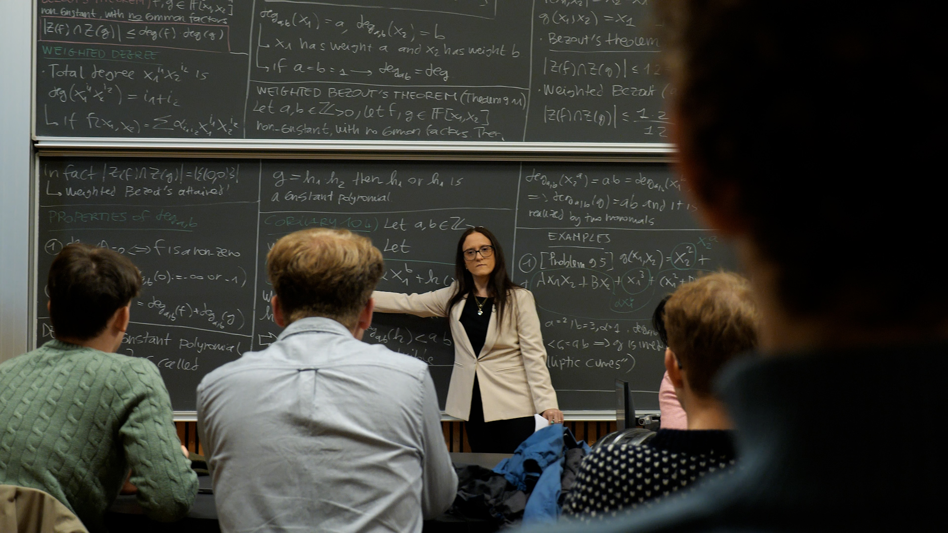 Maria Montanucci i gang med undervisning