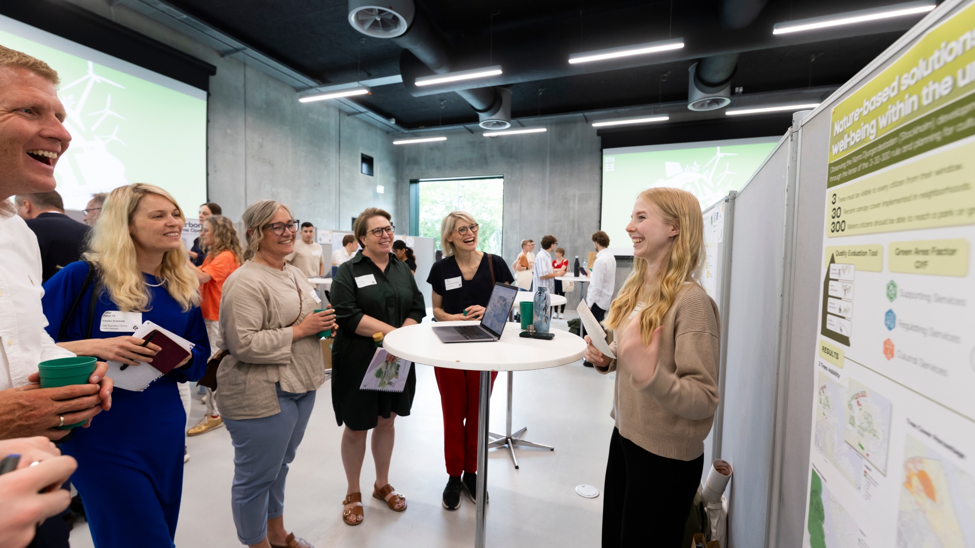 Studerende pitcher sit projekt til dommerpanel under Grøn Dyst