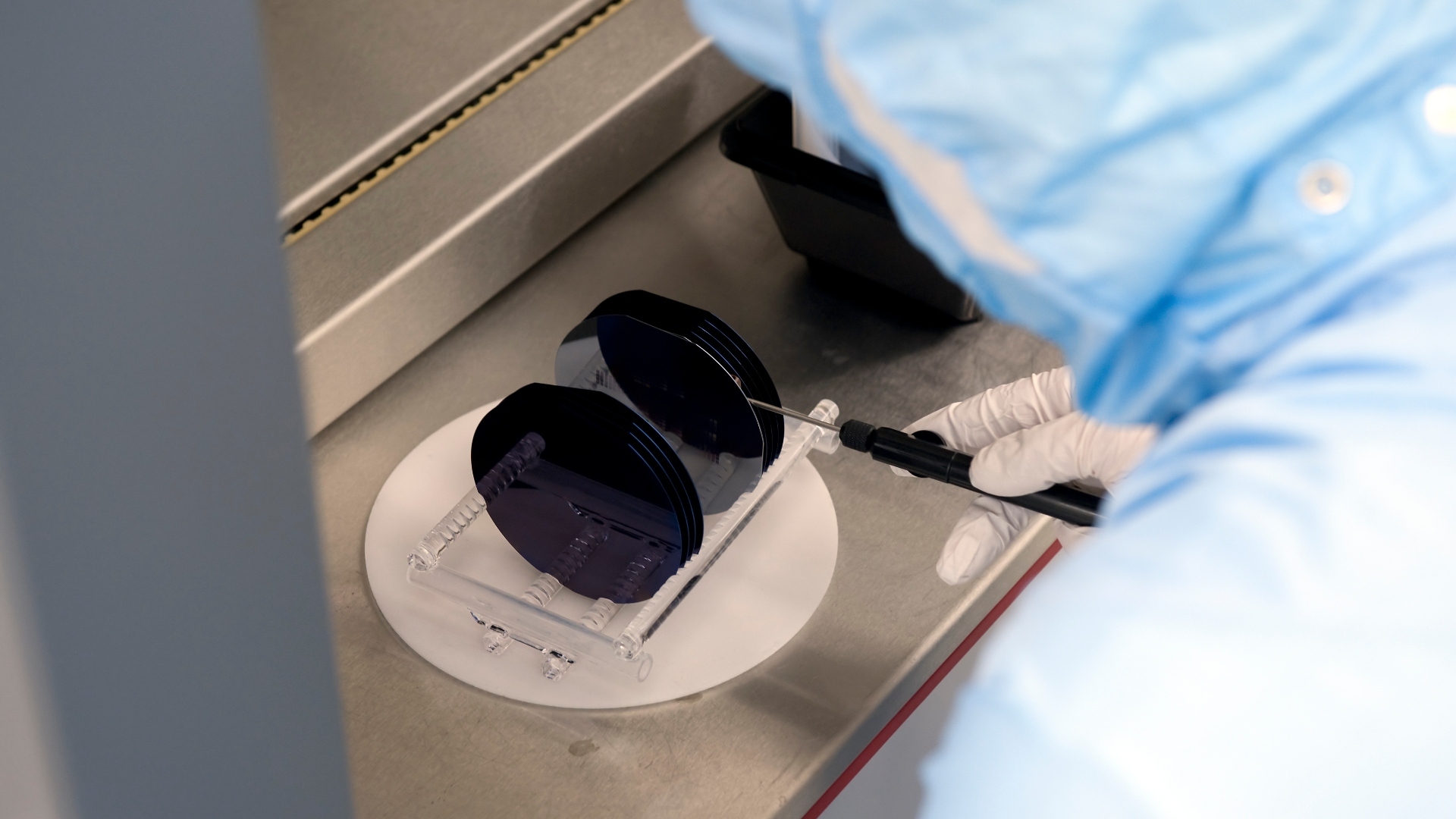 I DTU Nanolab foregår design og fabrikation af micro- og kvantechips. Foto: DTU