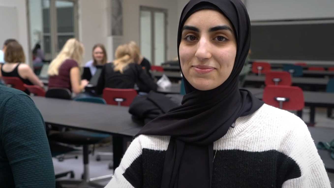 Se film om bacheloruddannelsen i Bioteknologi